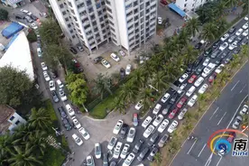 海口三大港口上万车辆滞留等待过海图片