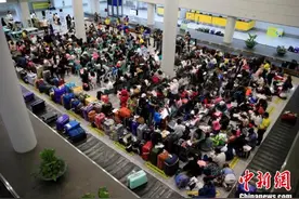 菲律宾禁止向科威特输出女佣 大量菲佣归国图片