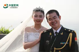大年初一，他在离家3万里的西非为她补了场婚礼图片