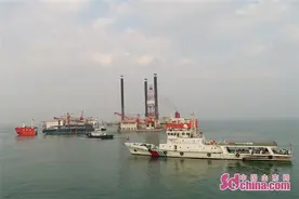 中石化两座钻井平台顺利抵达锚地 8日开赴西非图片