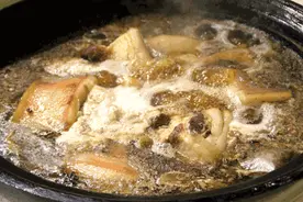 煮肉泡茶的泡沫究竟该不该撇？需要特殊处理的泡沫，你知道是哪种吗？图片