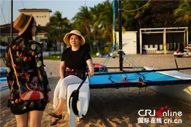 【牵妈妈的手】我要牵着妈妈的手去看这多彩的世界图片