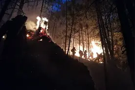 四川雅江发生两起森林火灾，一起明火已灭另一起正在扑救图片