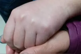 【牵妈妈的手】无论走多远，您都是我永远的依恋图片