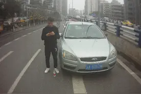 男子宿醉未醒驾车 生日当天被查酒驾图片