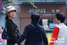 三姐妹的幸福陪伴图片