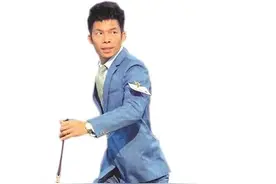 汪星人的“私教”：牵犬师将狗狗送上选美冠军宝座图片
