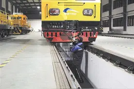 坚守一线地铁司机们的一天：手柄四两轻 责任重千斤图片