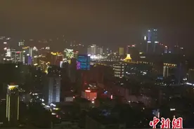 广西南宁春节城市灯光秀走红 传递吉祥年味图片