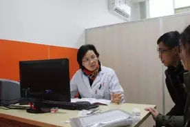 “婆婆每天盯着我和宝宝看！” 年轻妈妈萌生掐死孩子的念头图片