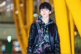 王俊凯启程米兰时装周 玩转“花”样时尚图片