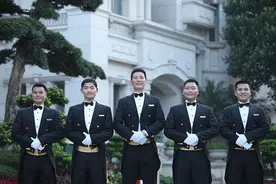 新春走基层 小区管家与业主共建和谐社区图片