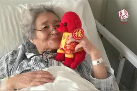 八旬老人不慎摔断腿，微创换关节让她隔日下地走路图片