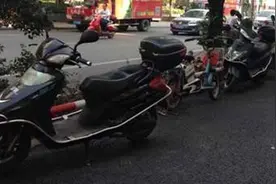 小电驴在路边停了停 却被牵涉进人命官司 怎么回事？图片