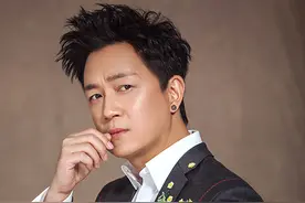 喜剧演员潘粤明已上线！搭档张小斐上演小品图片