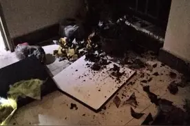 住户高层住宅楼里烧纸钱 电梯都被“烧”短路图片