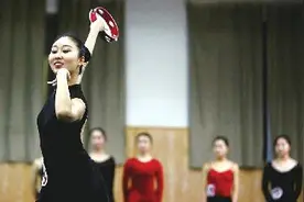 直击“00后“舞蹈艺考生的赶考之路 台上芳华台下十年苦功图片