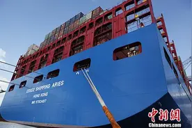 中远海运超大型集装箱船首航比利时安特卫普港图片