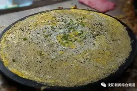 宝宝把粑粑拉在客厅，然后扫地机器人来啦……这画面不敢想象哈哈哈图片