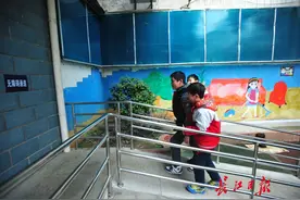 为了特别的小朋友,武汉这所小学修了个特别的厕所图片