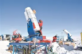 喝雪水吃冰馒头 他在南极连过4个年图片