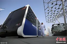 世界上第一个无人驾驶出租车投入使用！图片