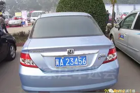 周星驰的车牌你都敢套？！粤A99999号牌在南昌现身图片