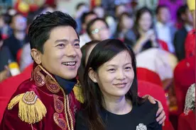 李彦宏身边的两个女人：我太太是马东敏，不是马冬梅图片