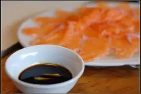 请问，三文鱼蘸芥末吃真的可以杀菌吗？图片