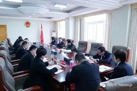 鄂州市检察院党组召开2017年度党员领导干部民主生活会图片