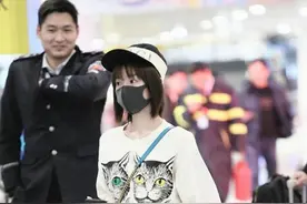 毛晓彤分手已翻篇 口罩遮面现身少女感足图片