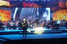 《不忘初心·纪念改革开放四十周年~中国影视金曲》2018新春音乐会艺术总监：新方式展现主旋律歌曲图片