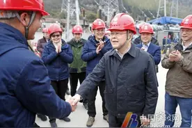 大年初三，郑栅洁为坚守岗位的700名电力工人现场点赞图片