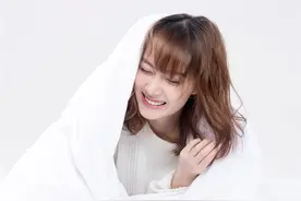 曹曦月最新写真曝光 纯白色系彰显清纯气质图片