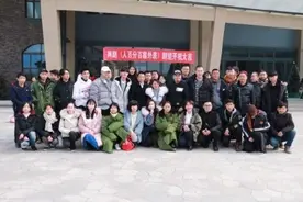 Sunshine组合搭档帅哥拍网剧 三人当女主引热议图片