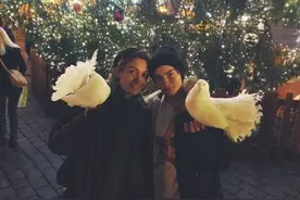 超模卡拉迪瓦伊与迈克尔杰克逊长女恋情曝光图片