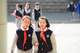 欢笑、奔跑、大笑！济南小学生“开学表情包”上线图片