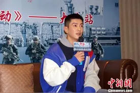 杜江携《红海行动》空降大连 称霍思燕流泪观影图片