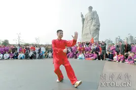 太极拳世界冠军陈思坦来湘潭指导拳友练太极图片