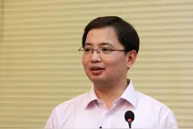 南京大学设人工智能学院，长江学者、机器学习专家周志华主持图片
