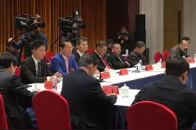 全国政协委员刘强东：希望将“双周协商座谈会”发扬光大图片