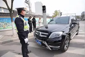 如何让欠债不还的失信人寸步难行？“限驾令”行动来了图片