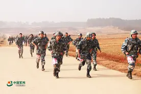 空降兵战力爆表!千人竞技练兵场,谁是尖兵比比看图片