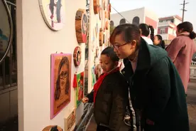 开学第一天，江山这所学校的同学们给老师上交了份特殊的”寒假作业“图片