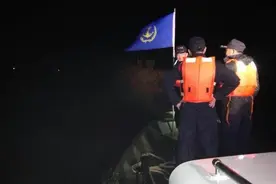 昨夜的狂风大雨 让钱塘江里不少船只受到影响图片