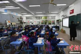 浙江推迟小学上学时间 低年级可8点后到校图片