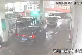【暖新闻】司机说完“我不行了”猝然倒下，加油员和热心人紧急抢救图片