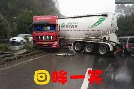大货车“回眸一笑” 高速路变“独木桥”图片