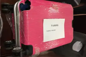 想买个质量靠谱的旅行箱，走轮等几个部位要好好检查图片
