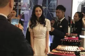 杨幂武汉出席活动路人照美翻，这些明星在路人镜头下也很美图片